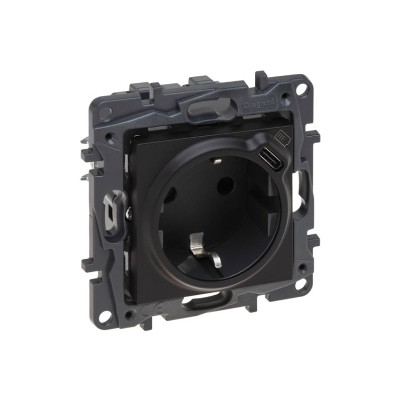 NILOE Комбинированная розетка со шторками 2К+З 16А 250В/USB С 1500мА