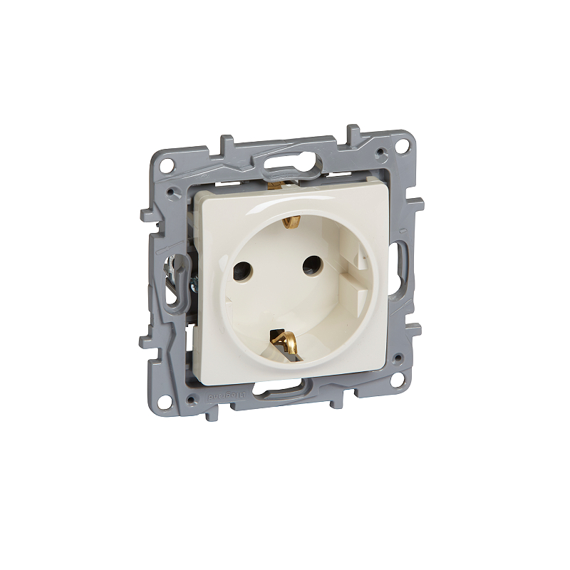 NILOE Розетка 2К+З с защитными шторками 16А