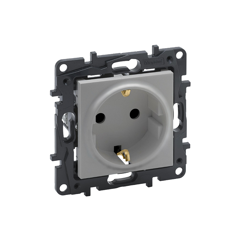 NILOE Розетка силовая 2К+З со шторками 16А