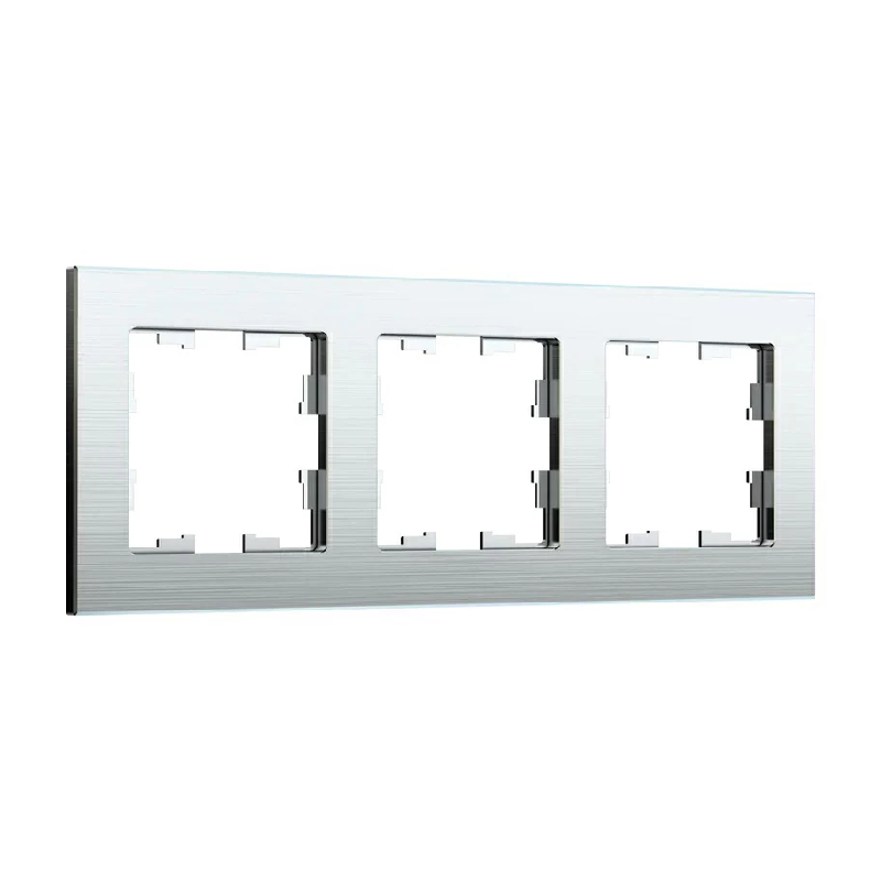 Рамка 3-мест. "BRITE" металл алюминий (1/50)